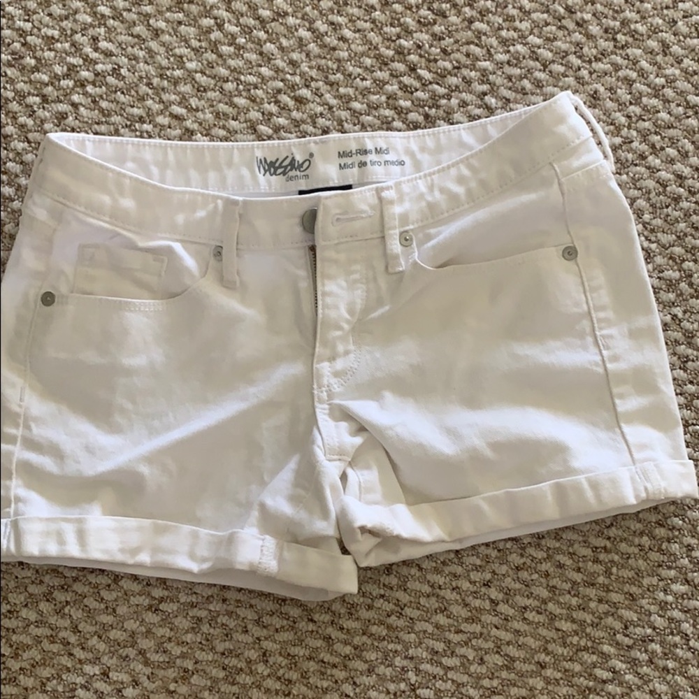 Mossimo white shorts size 2/26